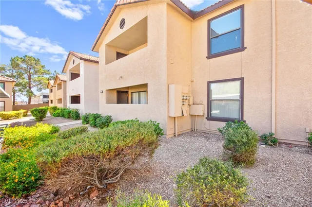 $169,900 | 2451 North Rainbow Boulevard, Unit 1019, Las Vegas, NV 89108