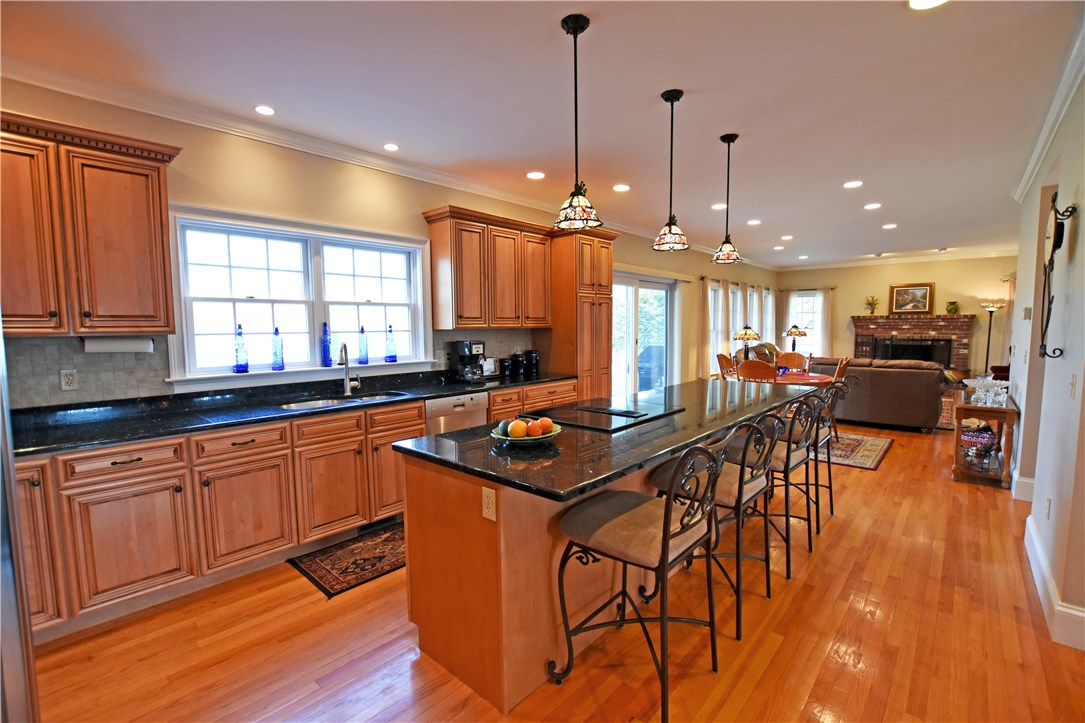 6 Church Cove Road Bristol, RI 02809 - Photo 4 of 25 Gallery Image 4
