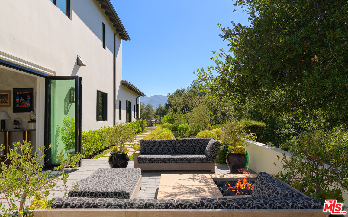 2691 Country Ridge Road Calabasas, CA 91302 - Photo 24 of 29 Gallery Image 24