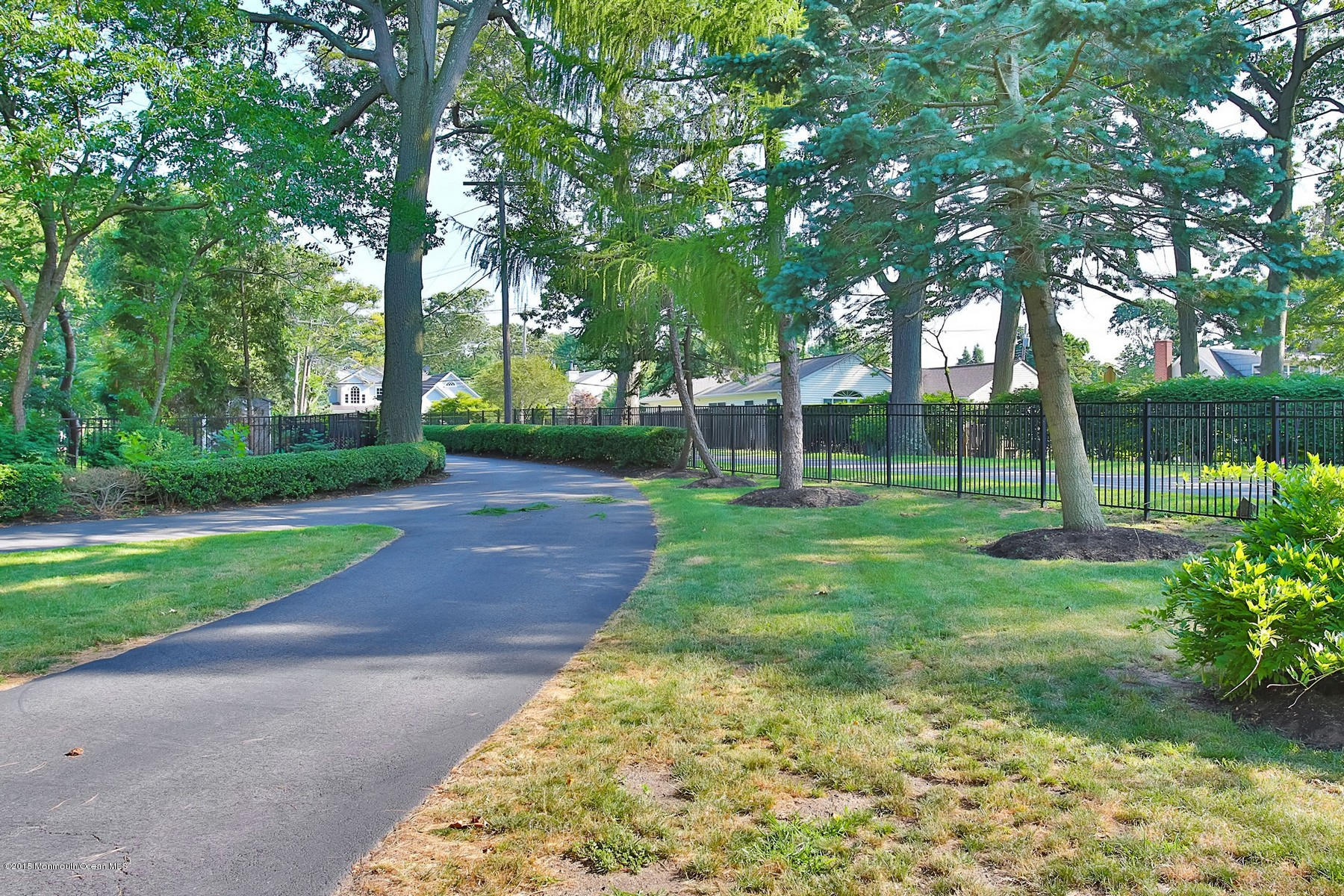144 Black Point Road Rumson, NJ 07760 - Photo 17 of 18 Driveway