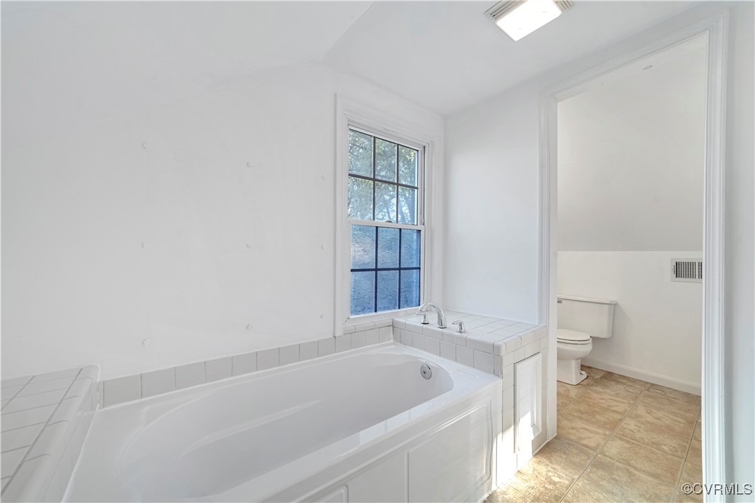 1908 Seddon Road Richmond, VA 23227 - Photo 31 of 34 Upstairs/ Primary Bathroom with toilet, a garden t