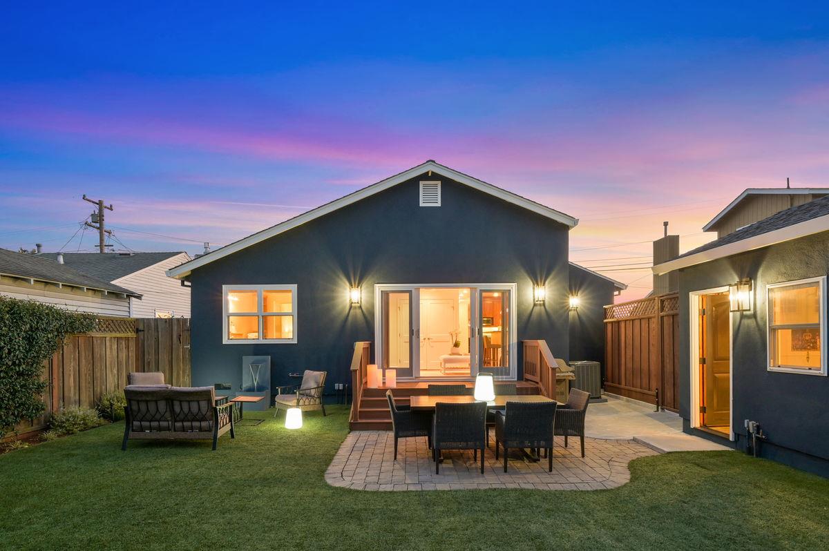 120 Ottawa Street San Mateo, CA 94401 - Photo 17 of 20 a view of a livingroom with furniture and a yard