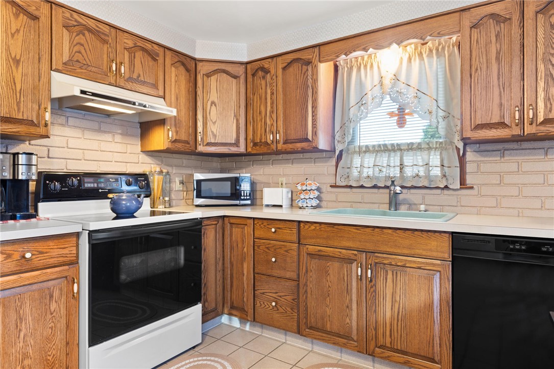 39 Vivian Street Woonsocket, RI 02895 - Photo 5 of 23