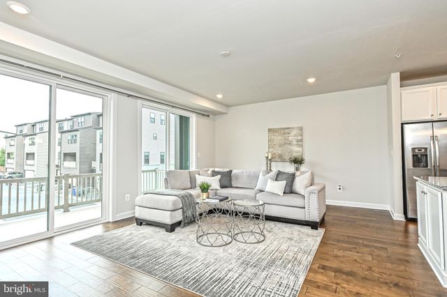 $841,000 | 43361 Stadium Terrace, Ashburn, VA 20148