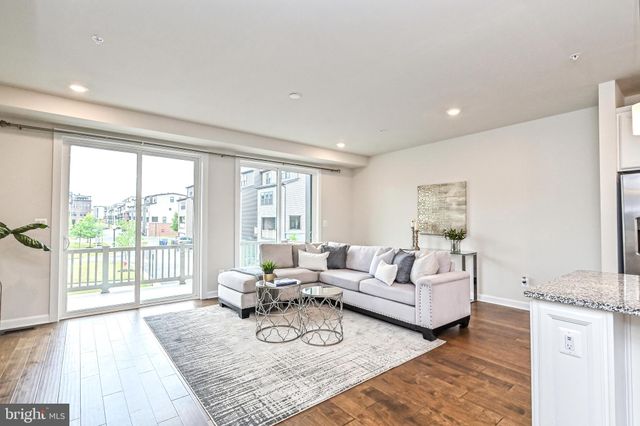 $841,000 | 43361 Stadium Terrace, Ashburn, VA 20148