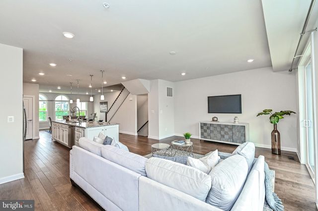 $841,000 | 43361 Stadium Terrace, Ashburn, VA 20148