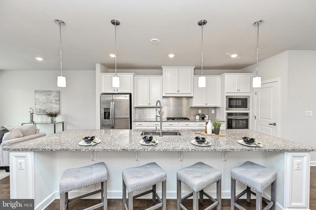 $841,000 | 43361 Stadium Terrace, Ashburn, VA 20148