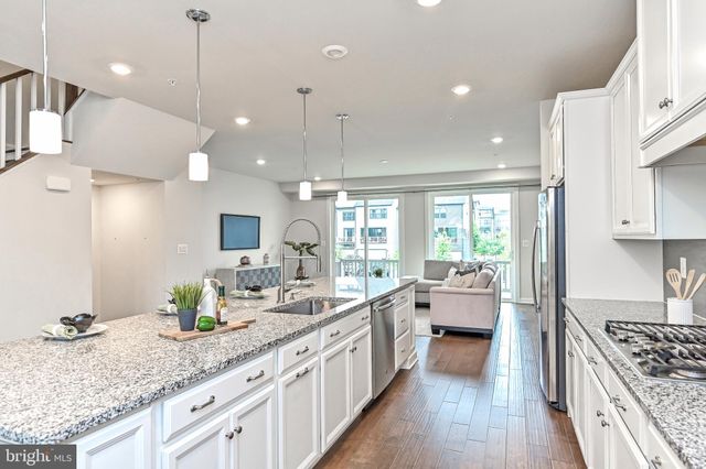 $841,000 | 43361 Stadium Terrace, Ashburn, VA 20148