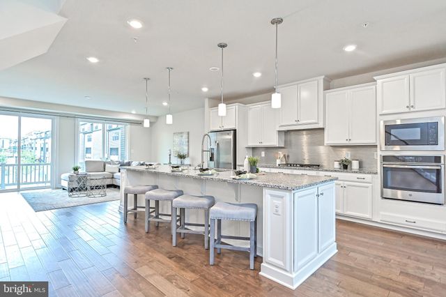 $841,000 | 43361 Stadium Terrace, Ashburn, VA 20148