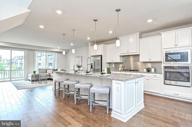 $841,000 | 43361 Stadium Terrace, Ashburn, VA 20148