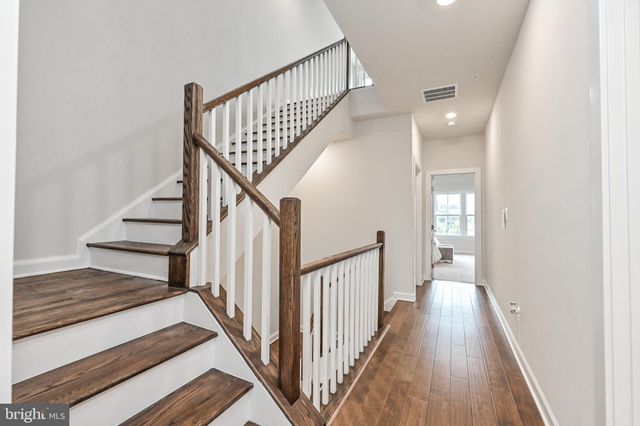 $841,000 | 43361 Stadium Terrace, Ashburn, VA 20148