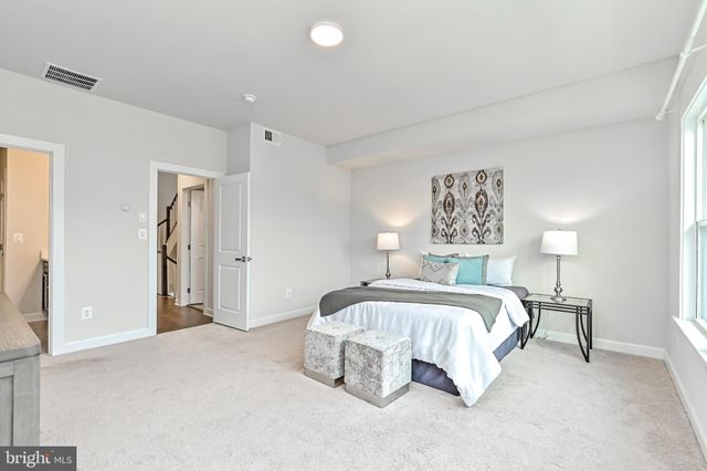 $841,000 | 43361 Stadium Terrace, Ashburn, VA 20148