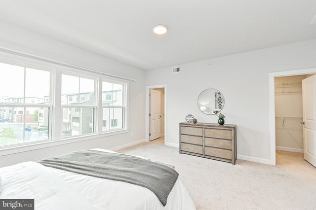 $841,000 | 43361 Stadium Terrace, Ashburn, VA 20148