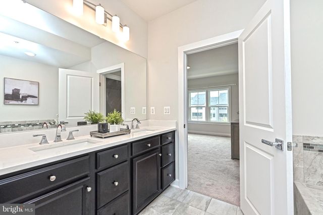 $841,000 | 43361 Stadium Terrace, Ashburn, VA 20148