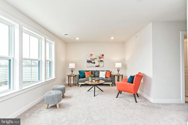 $841,000 | 43361 Stadium Terrace, Ashburn, VA 20148