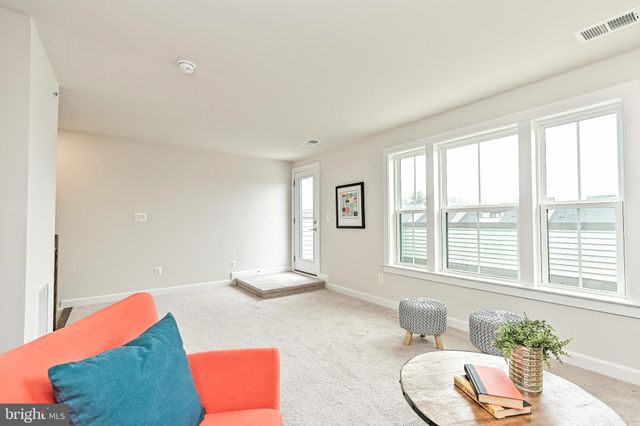 $841,000 | 43361 Stadium Terrace, Ashburn, VA 20148