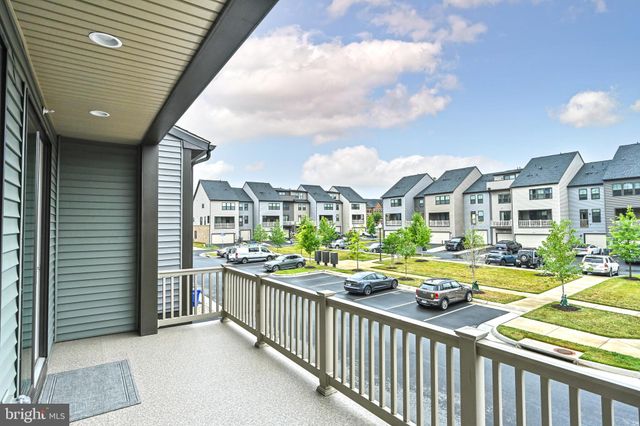 $841,000 | 43361 Stadium Terrace, Ashburn, VA 20148