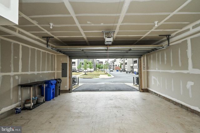 $841,000 | 43361 Stadium Terrace, Ashburn, VA 20148