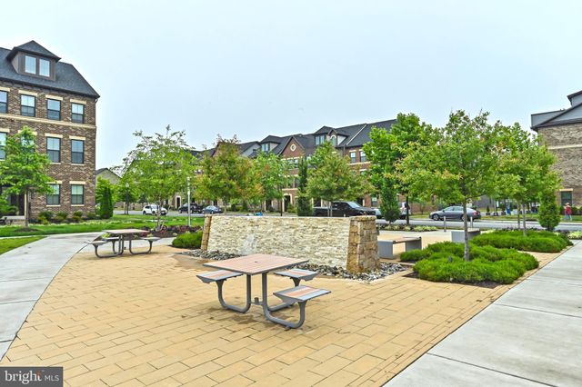 $841,000 | 43361 Stadium Terrace, Ashburn, VA 20148