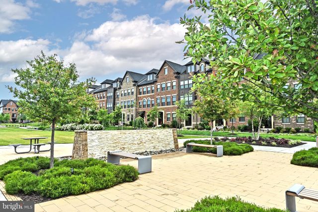 $841,000 | 43361 Stadium Terrace, Ashburn, VA 20148