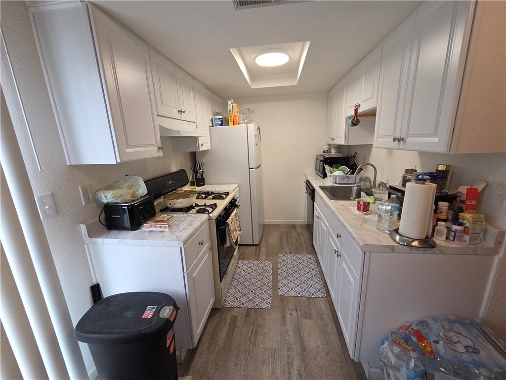 573 North Street Corning, CA 96021 - Photo 11 of 29 KITCHEN