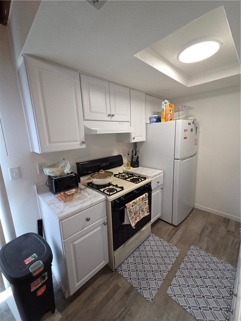 573 North Street Corning, CA 96021 - Photo 12 of 29 KITCHEN