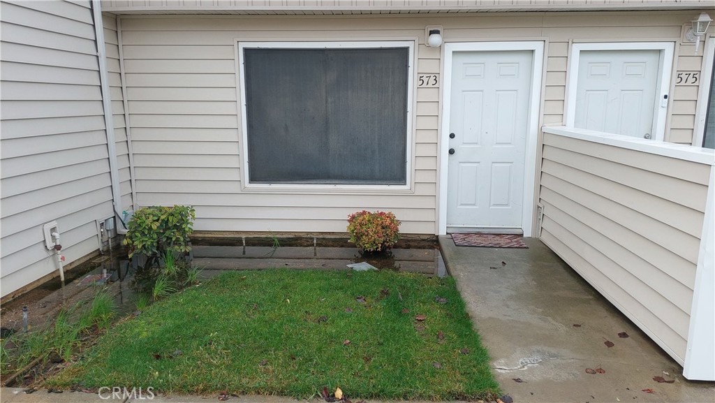 573 North Street Corning, CA 96021 - Photo 2 of 29 LOWER FRONT VIEW OF CONDO