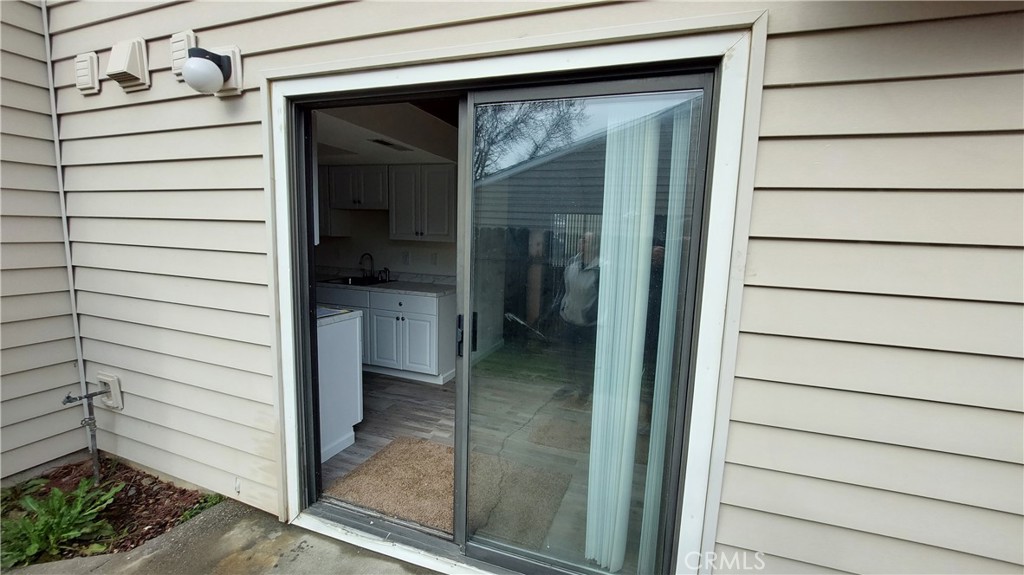 573 North Street Corning, CA 96021 - Photo 29 of 29 BACK YARD SLIDER ENTRY