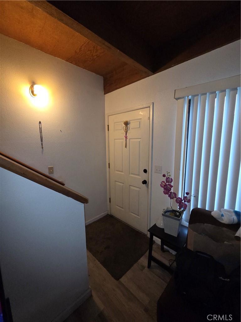 573 North Street Corning, CA 96021 - Photo 5 of 29 FRONT INTERIOR ENTRY