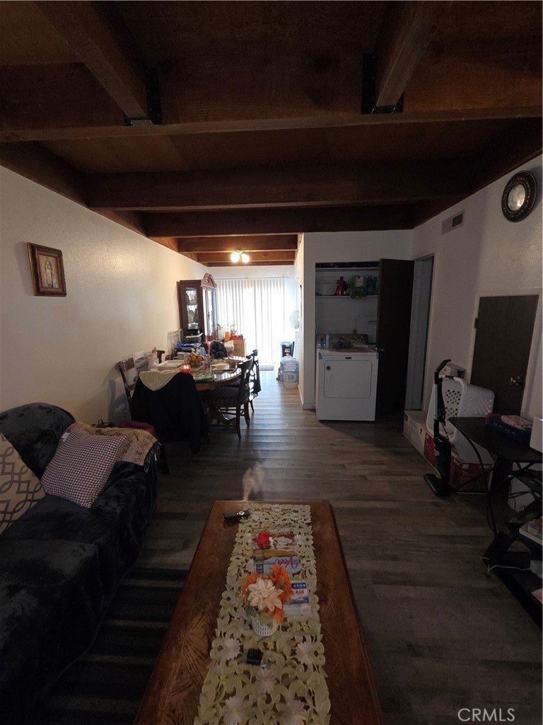 573 North Street Corning, CA 96021 - Photo 7 of 29 LIVING ROOM
