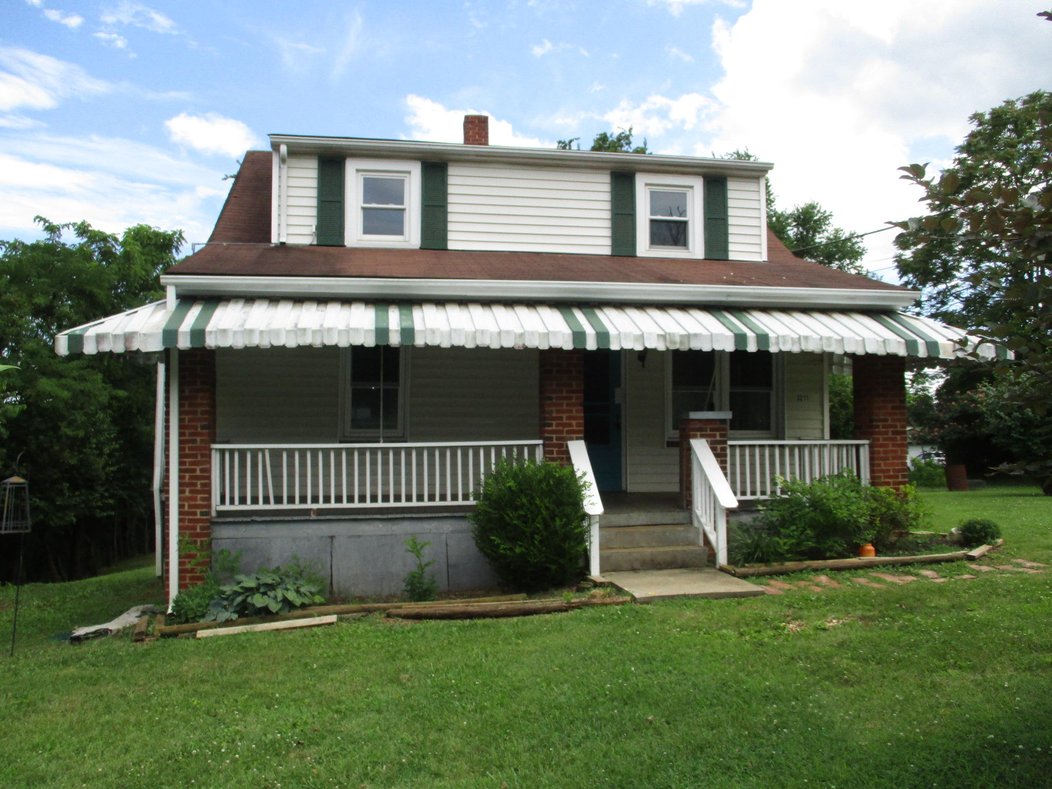 3211 Rutrough Road Southeast Roanoke, VA 24014 - Photo 1 of 19 Front