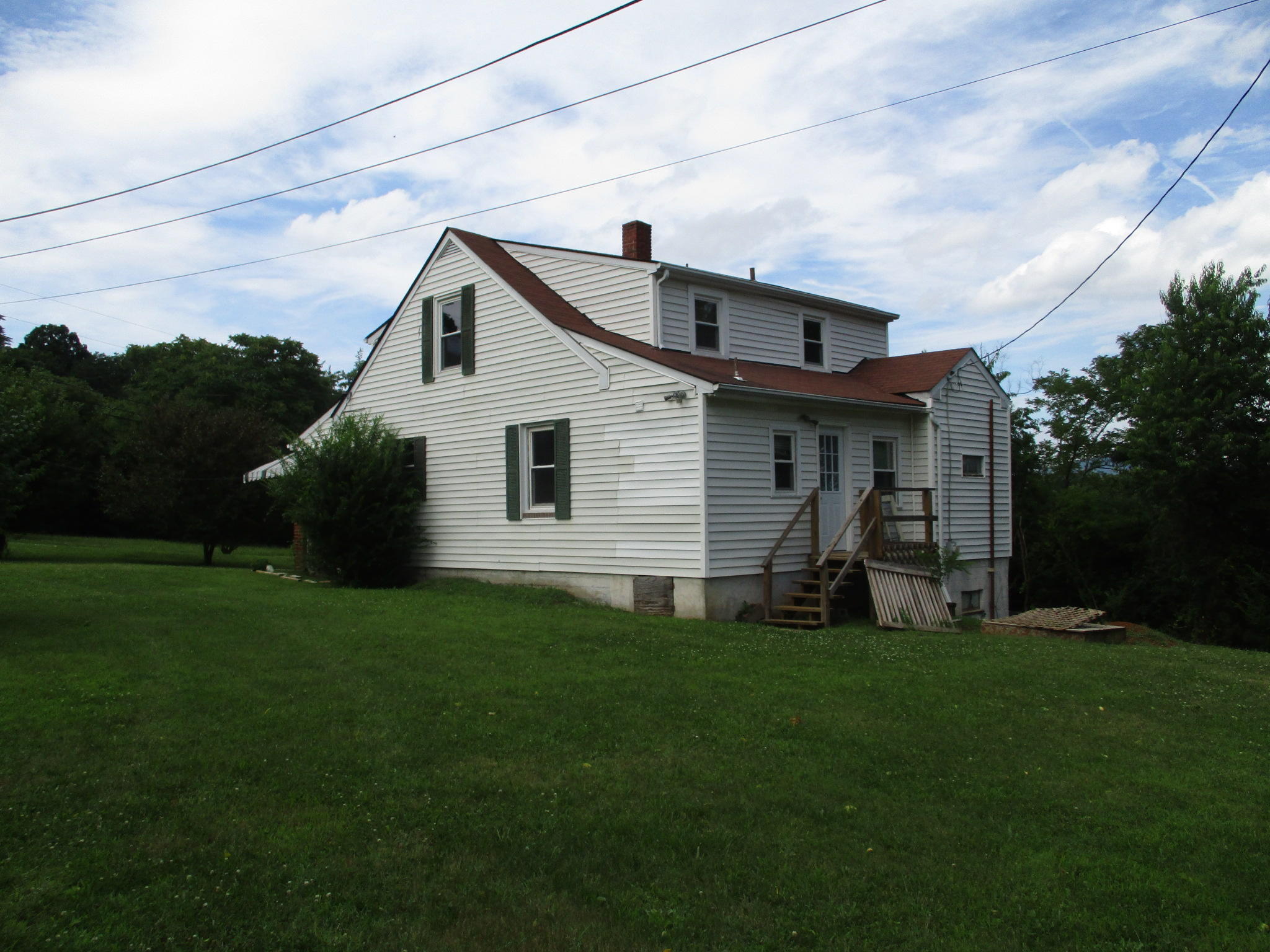 3211 Rutrough Road Southeast Roanoke, VA 24014 - Photo 14 of 19 Side
