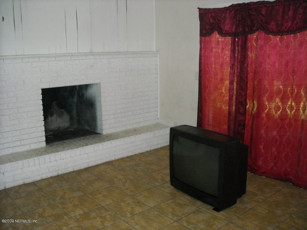 7941 Austin Road Jacksonville, FL 32244 - Photo 3 of 5 Family room