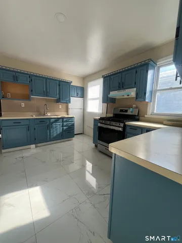 $1,900 | 352 Wilmot Avenue, Unit 2, Bridgeport, CT 06607