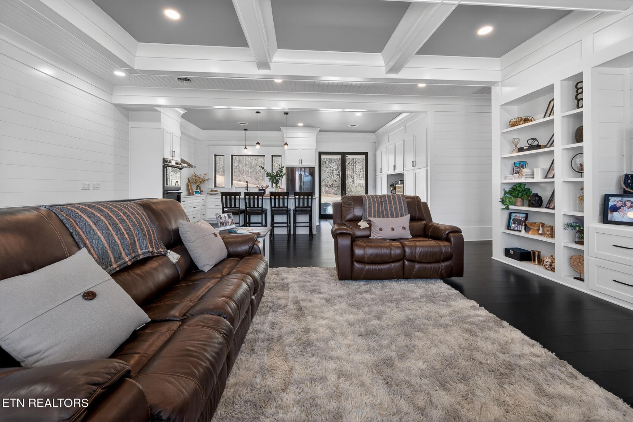 6161 Hiawatha Road Morristown, TN 37814 - Photo 26 of 48 a living room with furniture and a book shelf