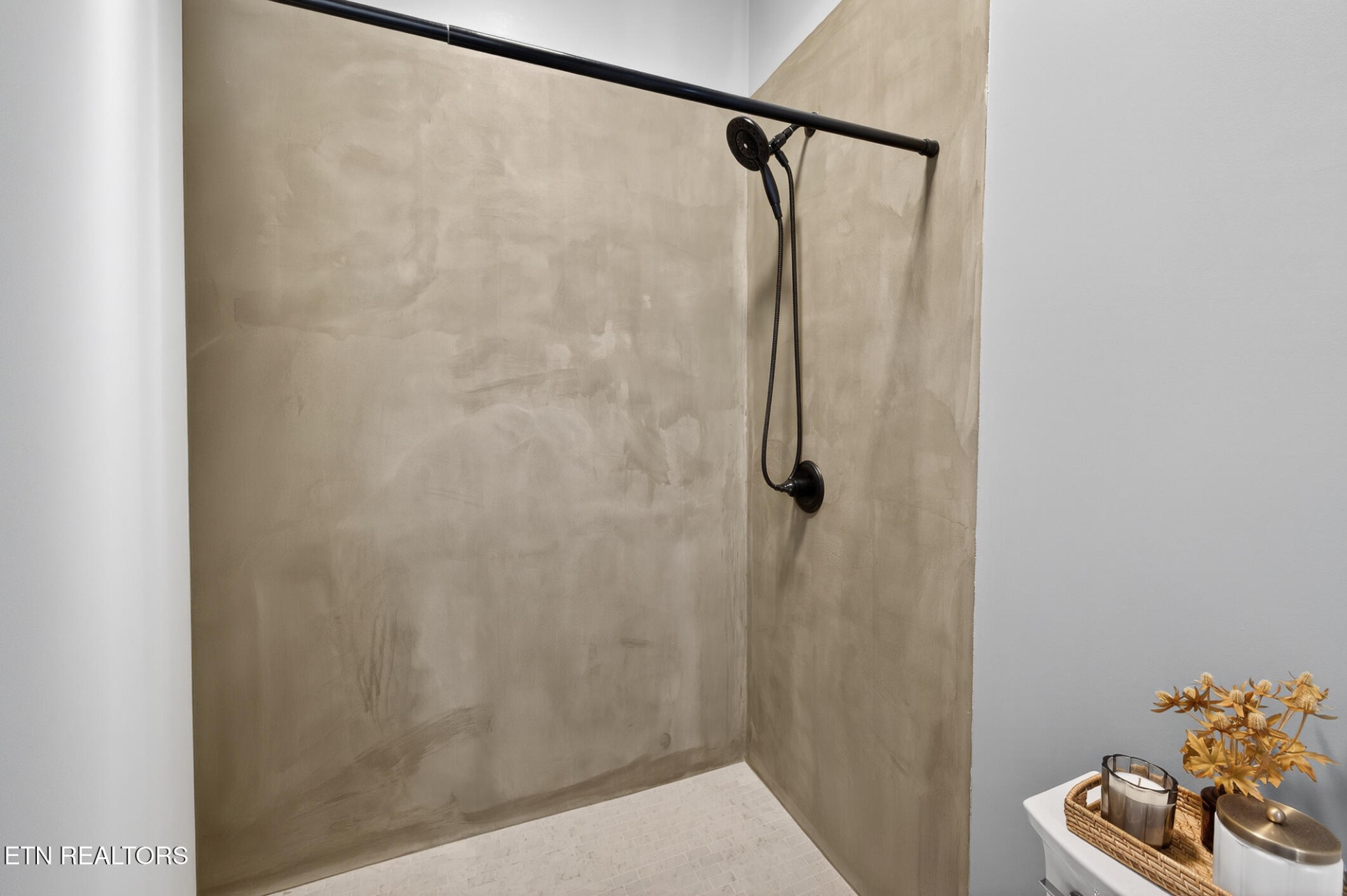 6161 Hiawatha Road Morristown, TN 37814 - Photo 31 of 48 a bathroom with a shower