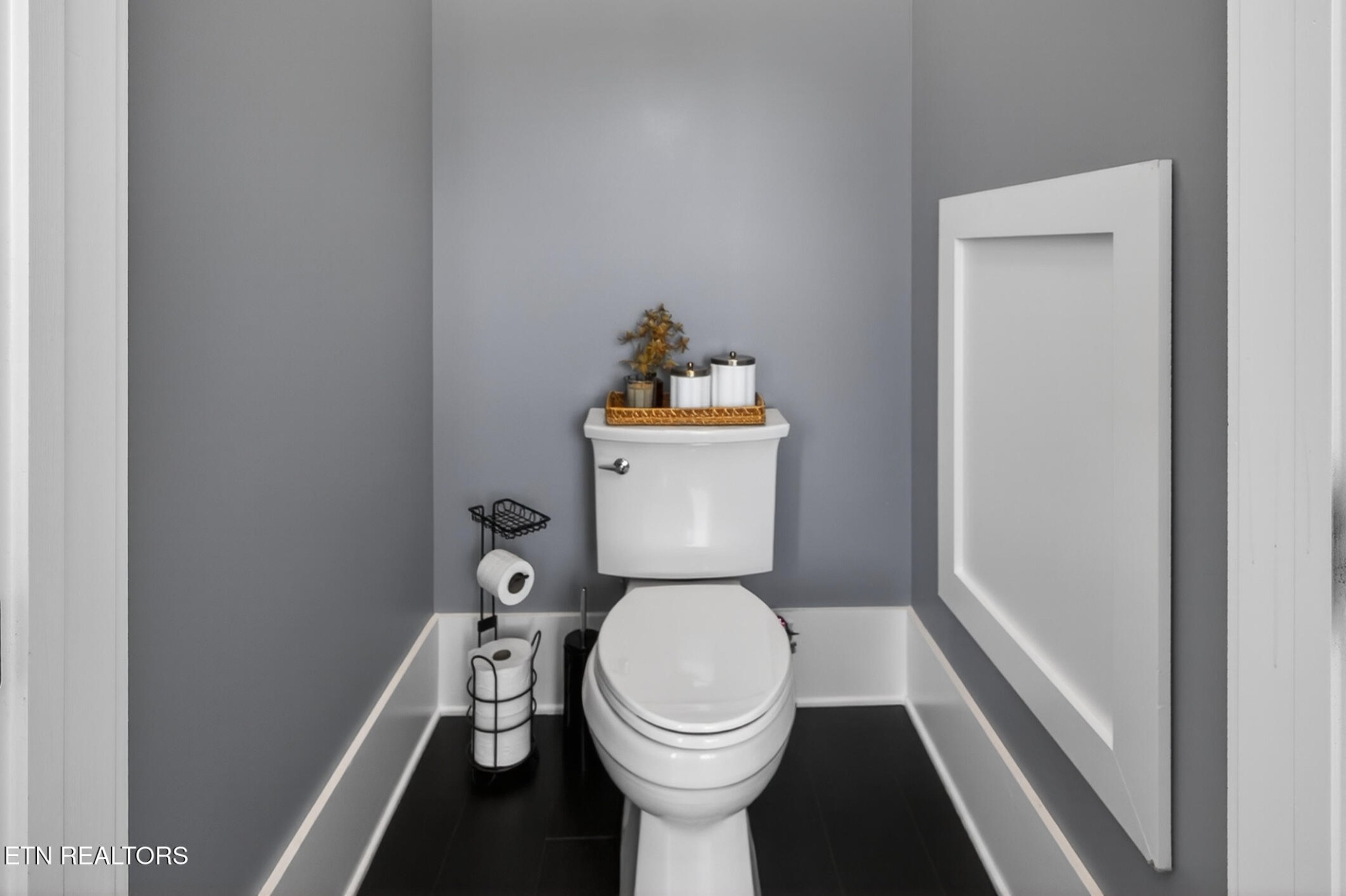 6161 Hiawatha Road Morristown, TN 37814 - Photo 34 of 48 a bathroom with a toilet and a vanity