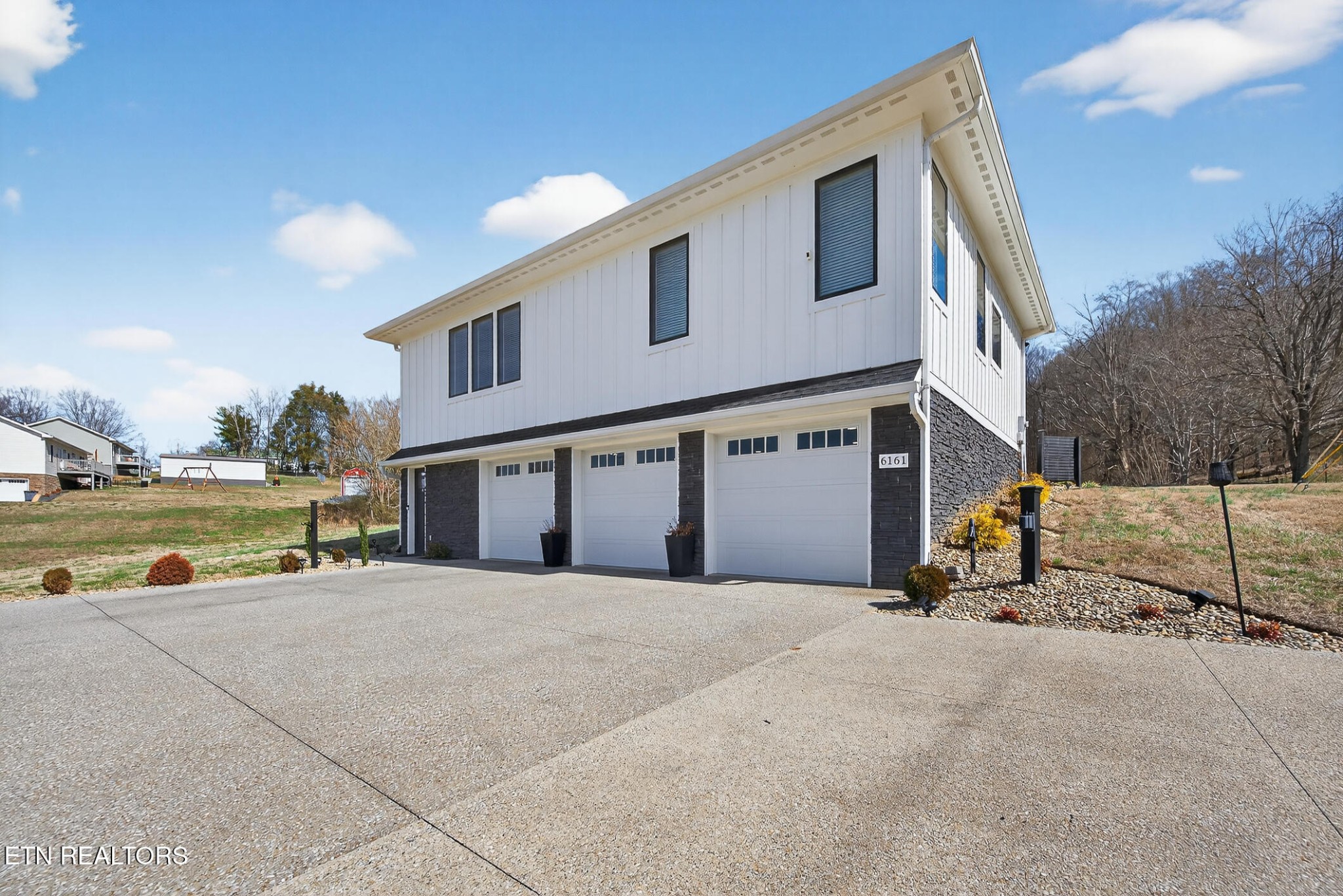 6161 Hiawatha Road Morristown, TN 37814 - Photo 39 of 48 a view of a house with a park