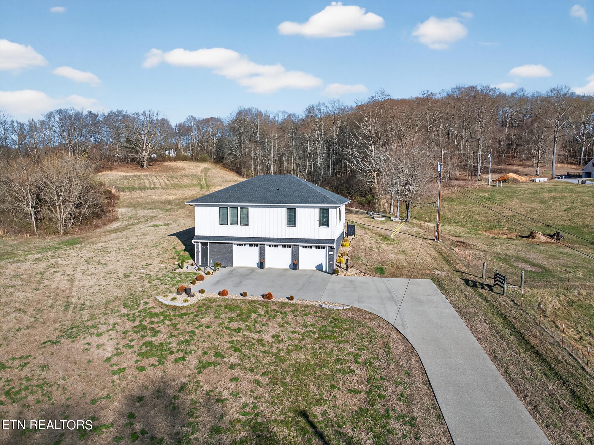 6161 Hiawatha Road Morristown, TN 37814 - Photo 42 of 48 a view of a yard in front of a house