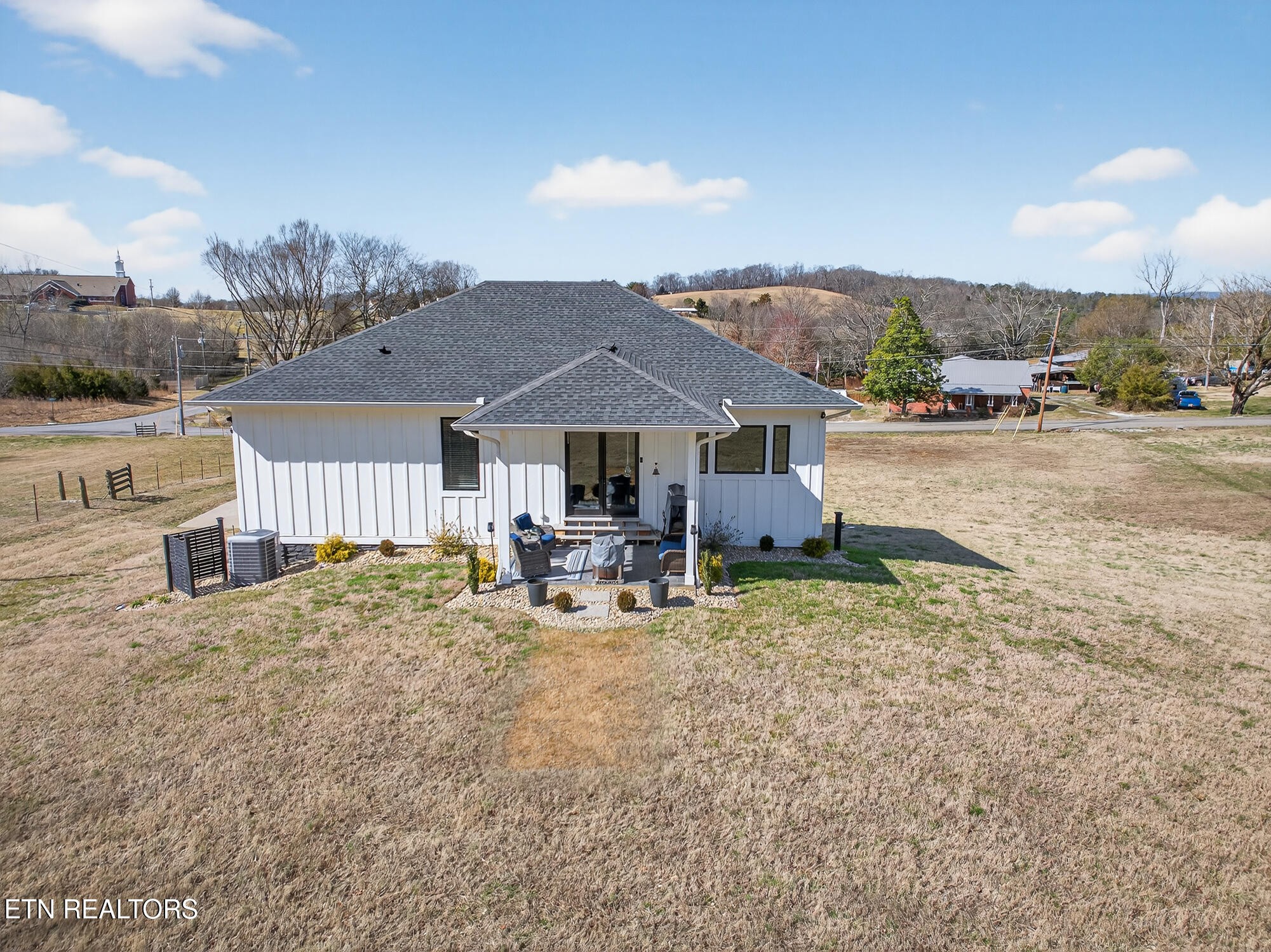 6161 Hiawatha Road Morristown, TN 37814 - Photo 45 of 48 a view of a house with backyard porch and sitting area