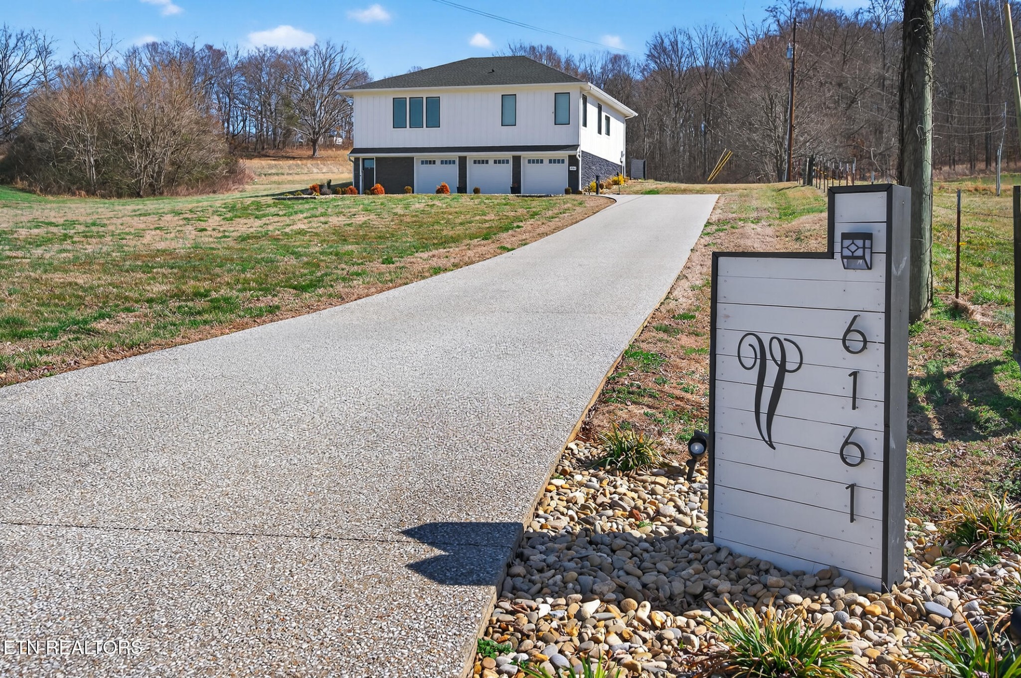 6161 Hiawatha Road Morristown, TN 37814 - Photo 47 of 48 a view of a house with a yard