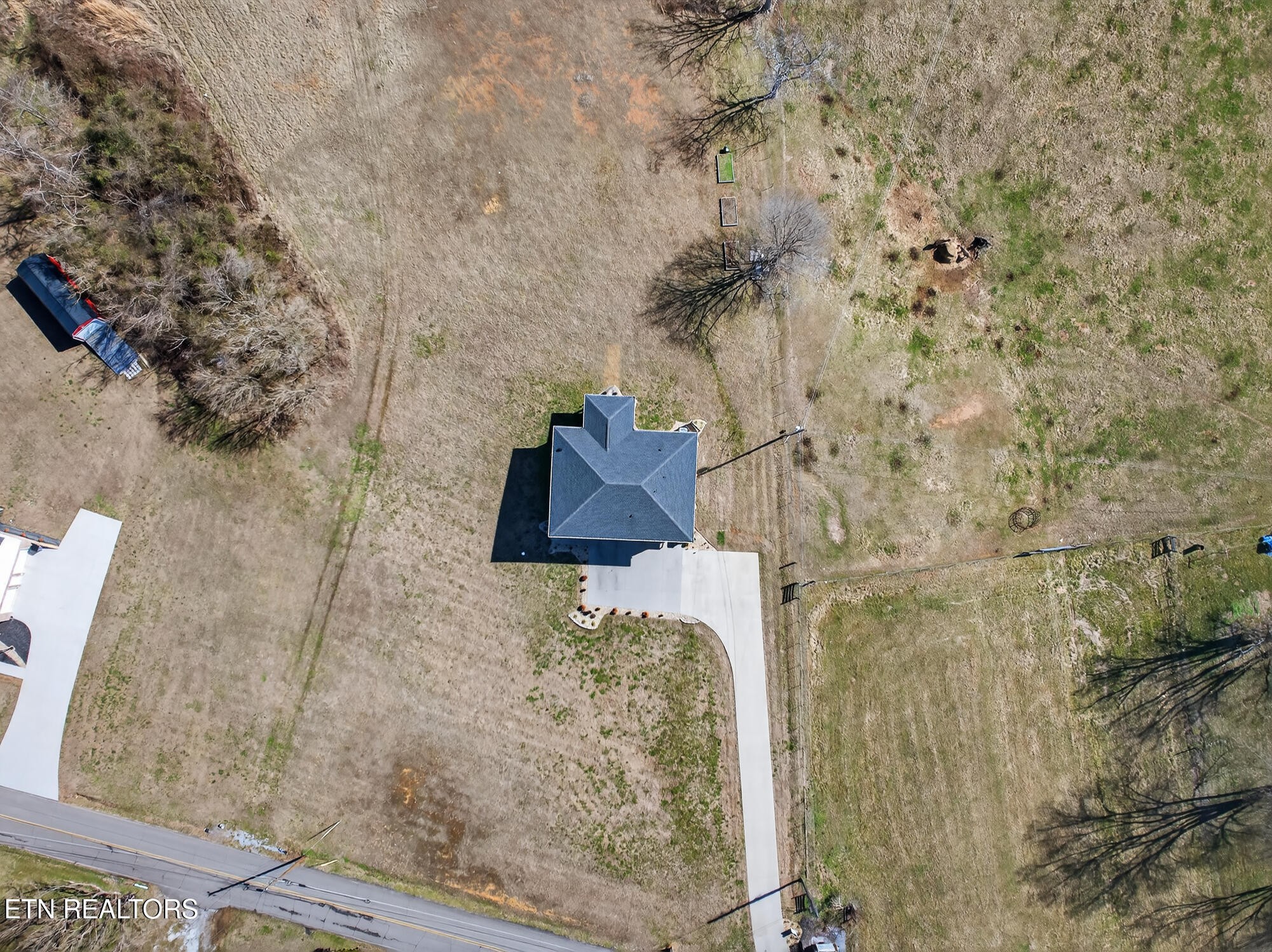 6161 Hiawatha Road Morristown, TN 37814 - Photo 48 of 48 a bathroom with a shower curtain and a sink