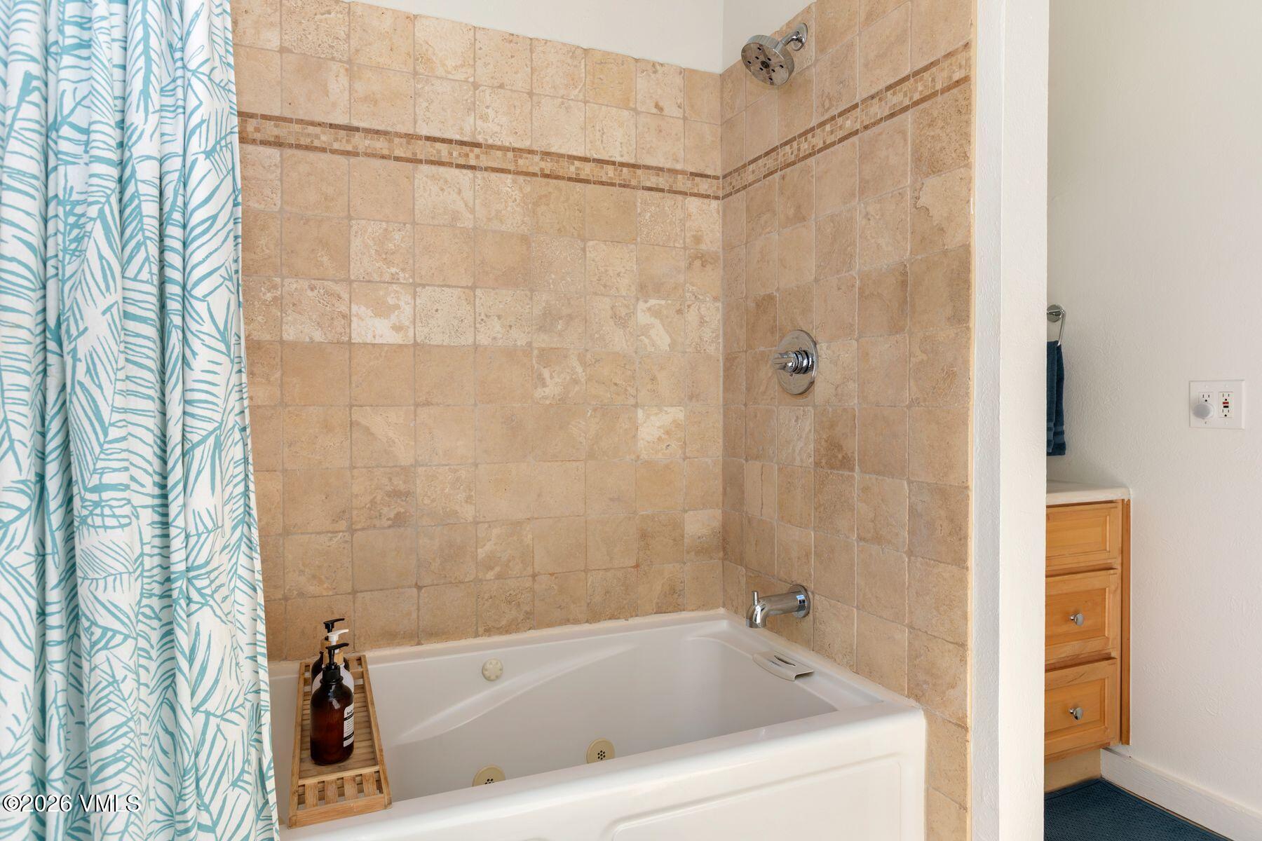 2958 South Frontage Road West, Unit B4 Vail, CO 81657 - Photo 19 of 25 photo_online_019