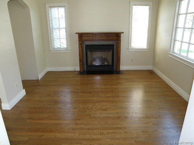 81 Muir Road Grosse Pointe, MI 48236 - Photo 3 of 7 81 Muir- living room
