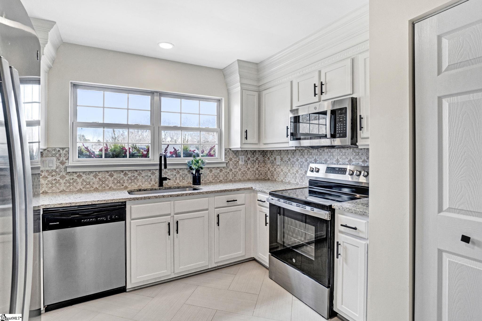 203 North Sandy Brook Way Simpsonville, SC 29680 - Photo 9 of 41