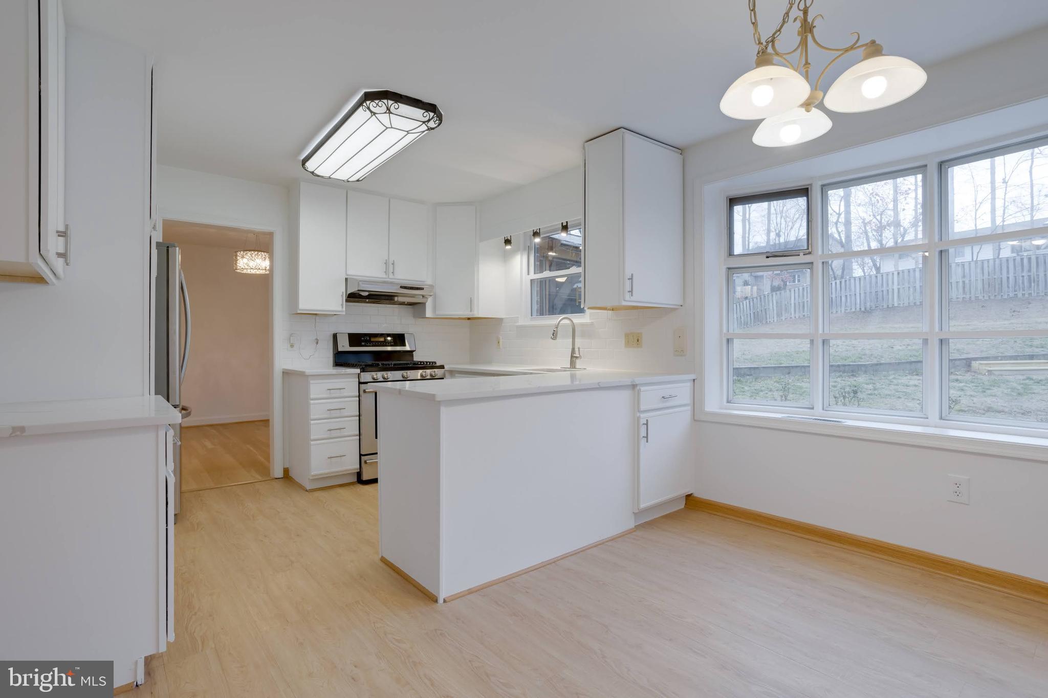 8122 Truro Court Springfield, VA 22152 - Photo 6 of 34