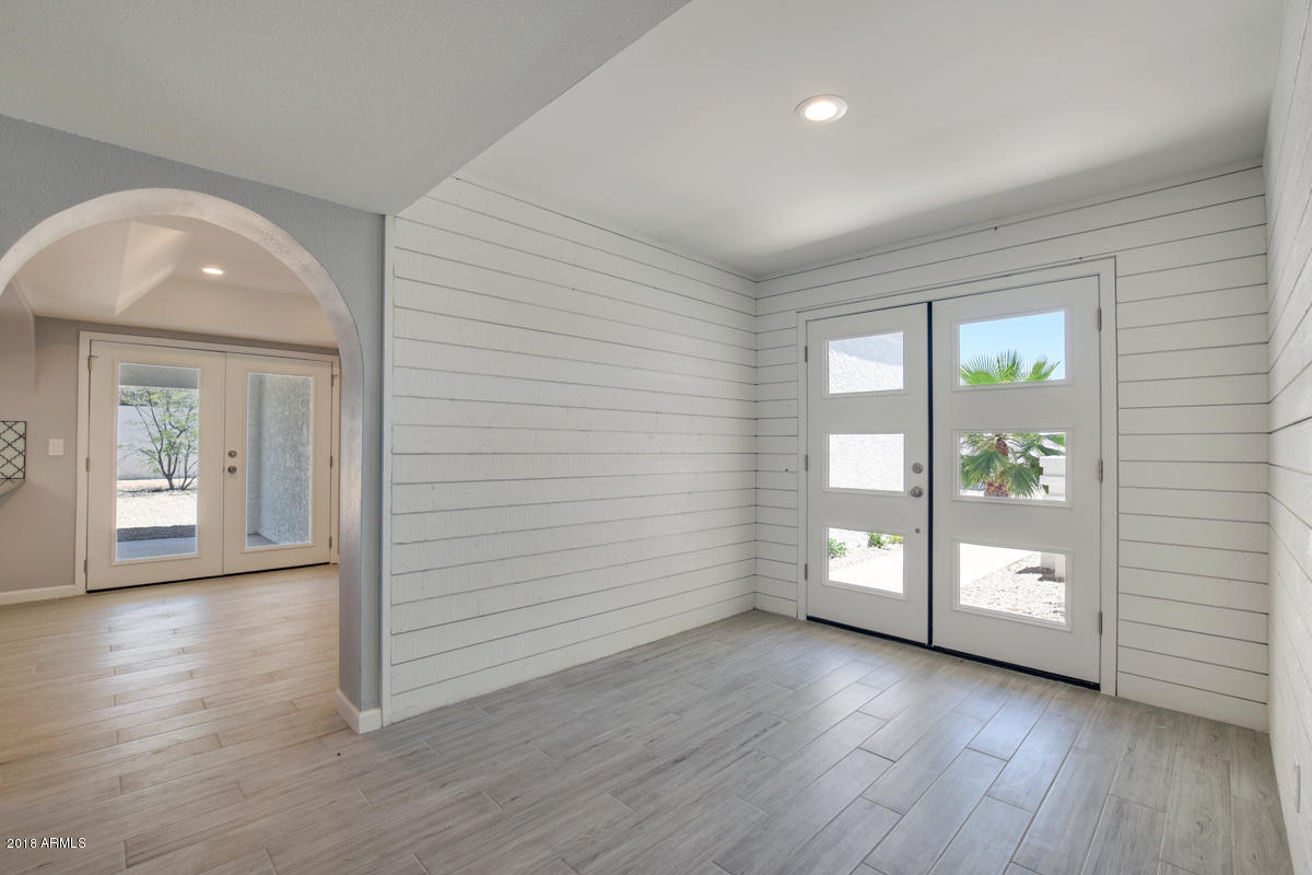 1210 East Winged Foot Road Phoenix, AZ 85022 - Photo 4 of 15 Front Entry