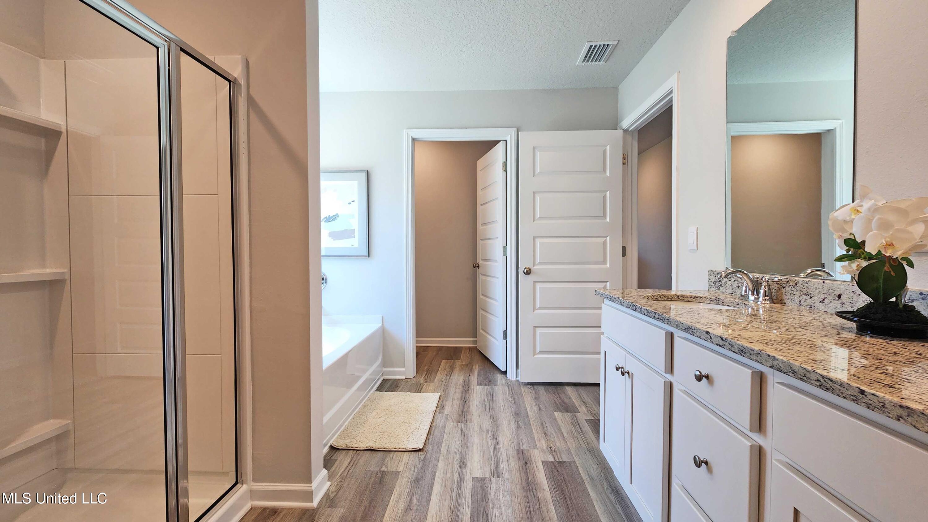 13409 Pond Ridge Way Gulfport, MS 39503 - Photo 21 of 34 Primary Bathroom