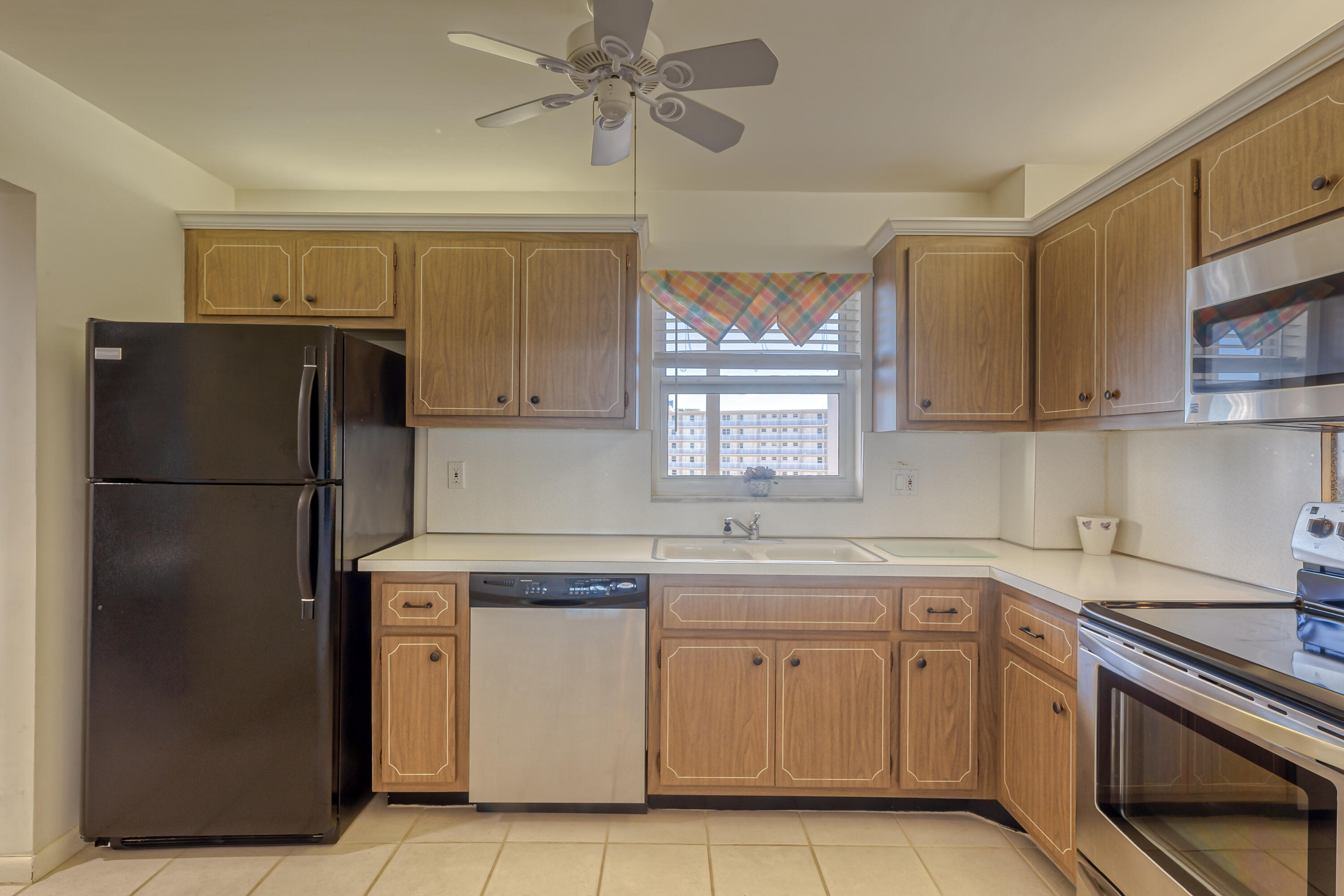 303 North Riverside Drive, Unit PH5 Pompano Beach, FL 33062 - Photo 23 of 46 Kitchen with View