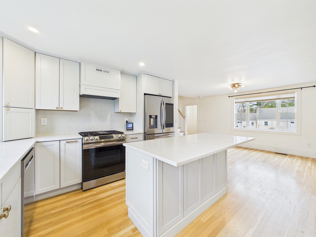 18 Shaker Road Dartmouth, MA 02747 - Photo 9 of 33 Gallery Image 9